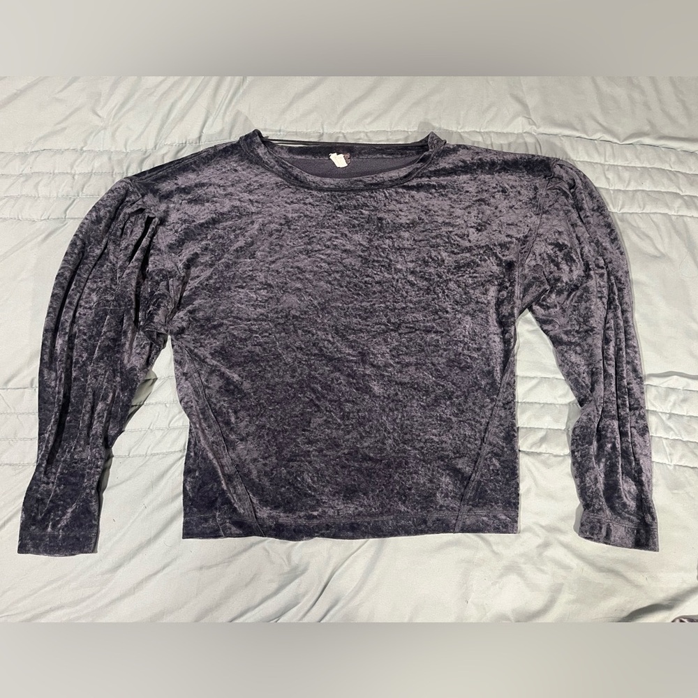 ⭐️ Free People/We the free Long Sleeve Velour Sweater ⭐️